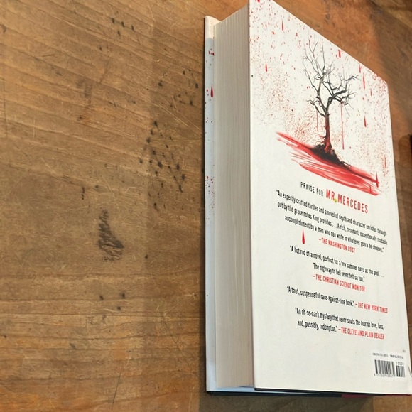 Stephen King 'Finders Keepers' Hardcover Book - Picture 7 of 16